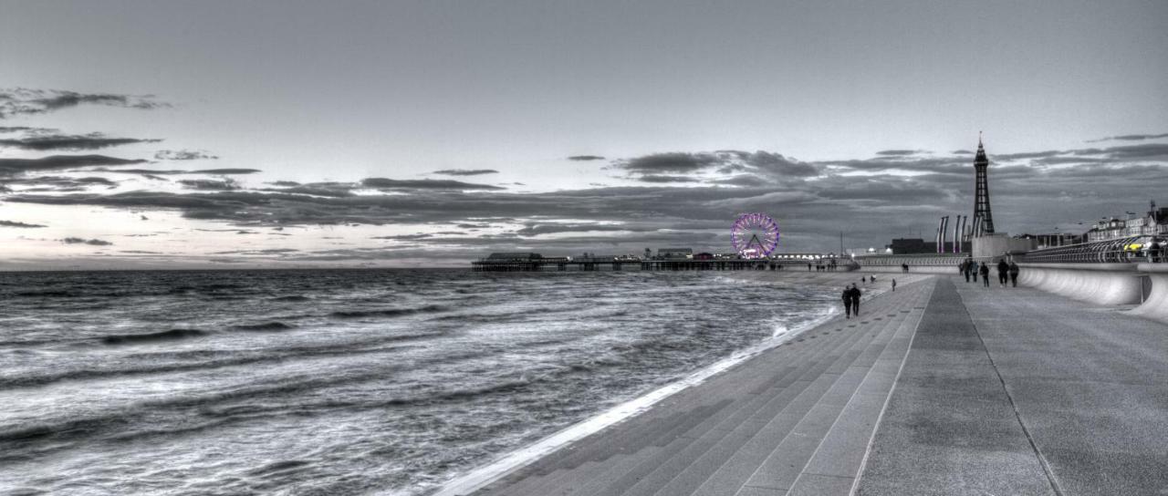 Guest house Rossall House , For Families & Couples 3*