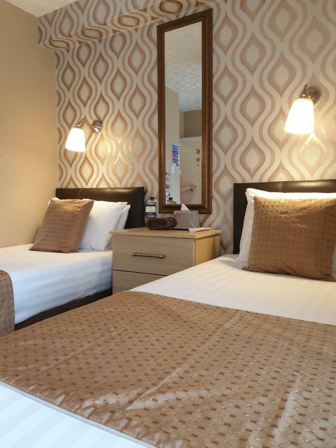 Corona Blackpool Hotel 4*
