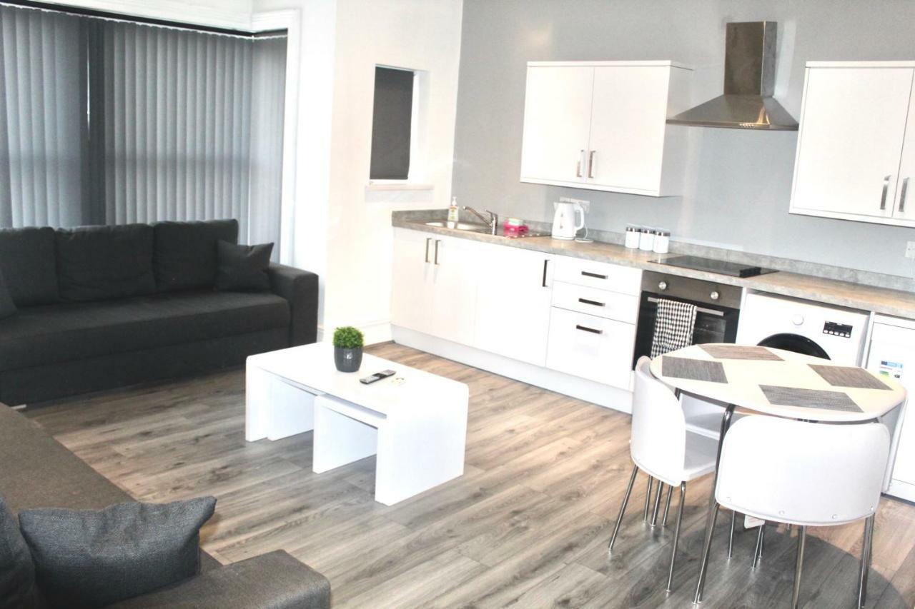 Reads Luxury Jacuzzi Apartment *