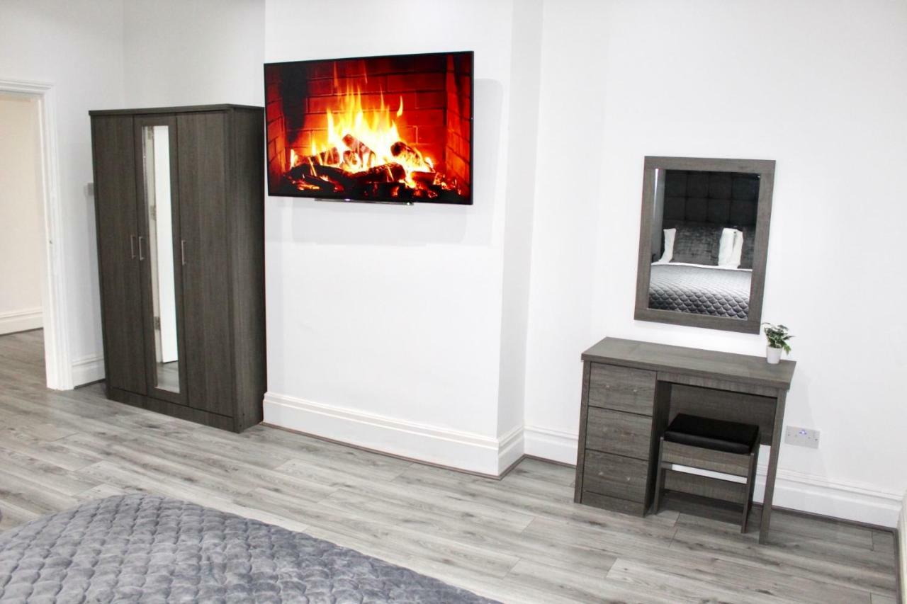Reads Luxury Jacuzzi Apartment Blackpool