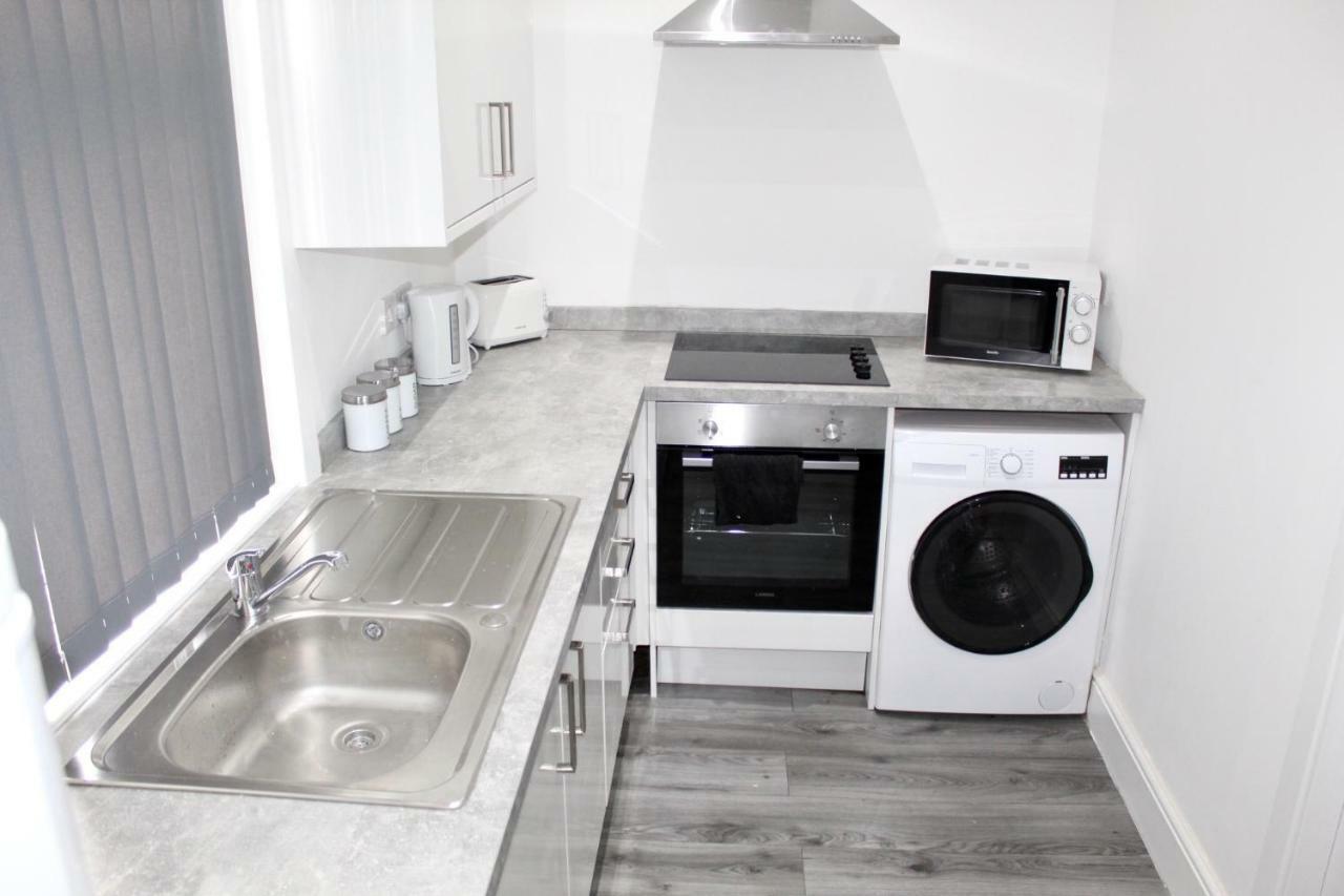 Reads Luxury Jacuzzi Apartment *