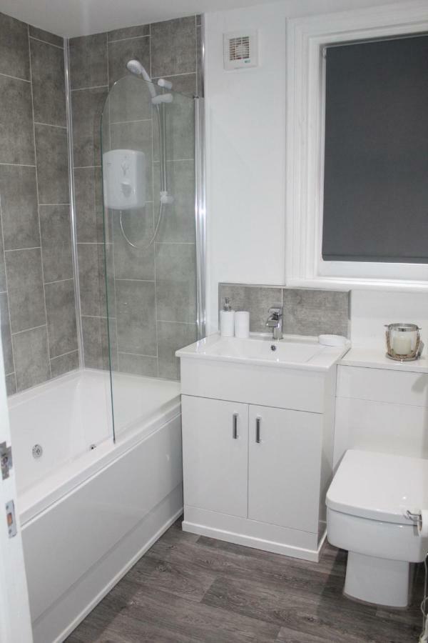 Reads Luxury Jacuzzi Apartment