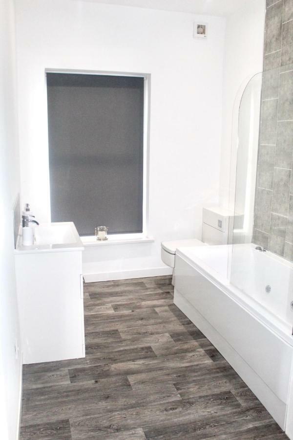 Reads Luxury Jacuzzi Apartment *