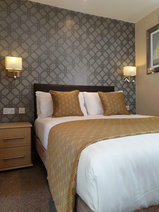 Corona Blackpool 4*