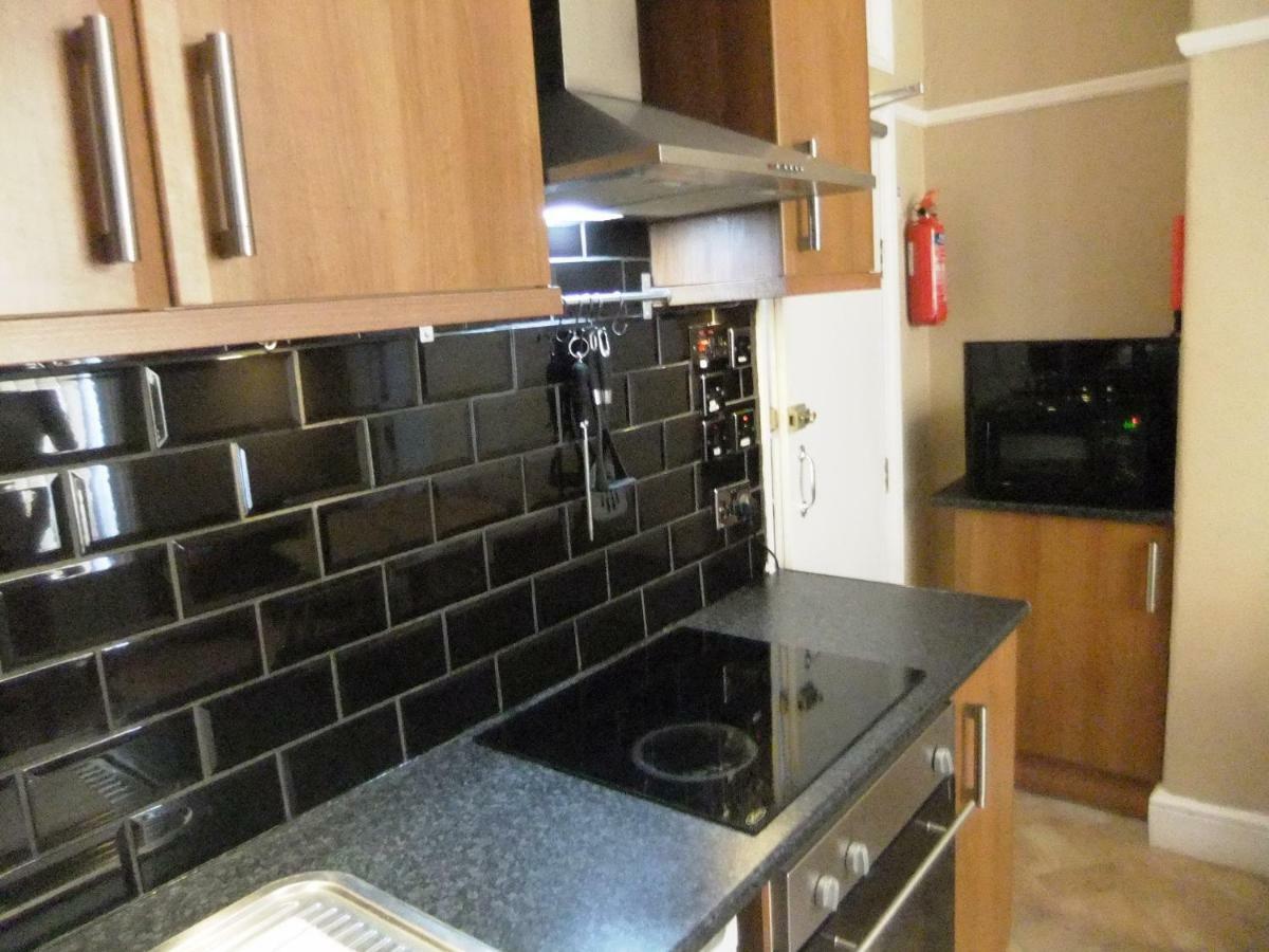 Dewsbury House Apartment *