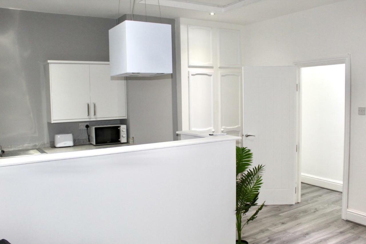 Reads Luxury Jacuzzi Apartment Blackpool