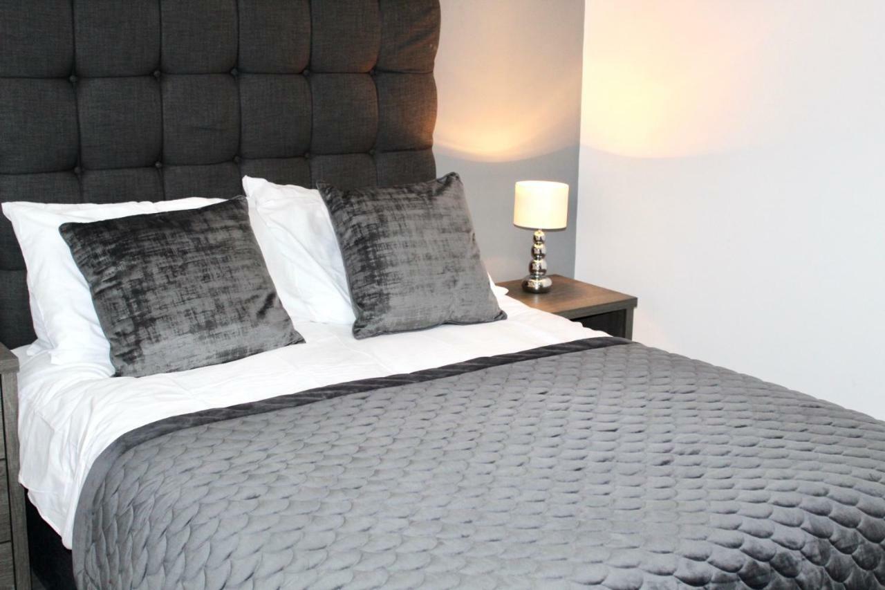 Reads Luxury Jacuzzi Apartment Blackpool