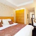 Queens Mansions: Princess Suite