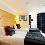 Queens Mansions: Empress Suite