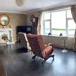 Sea-Front Apartment Home-From-Home
