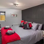 New Luxury Apt 1 Free Parking Special Deals