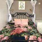 Melrose Hotel