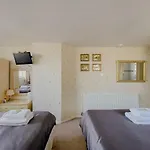 The Glen Stuart Hotel
