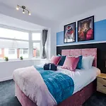 Beautiful Gem In Blackpool - Parking & Garden