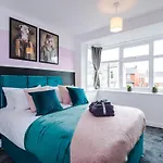 Beautiful Gem In Blackpool - Parking & Garden
