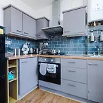 Beautiful Gem In Blackpool - Parking & Garden