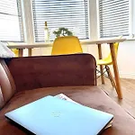 Beautiful Space Stylish And Modern! Perfect Location