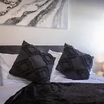 Ocean View Apartments - Sloane