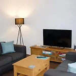 Treetops View - Cheerful & Modern Home In Bispham, Blackpool