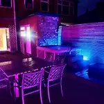 Family Modern 3 Bed Hot Tub House In Blackpool