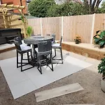 Xxhot Tubxx 4Bed Semi, Sleeps 8, 2 Bathrooms