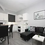 Barton Beachside - Penthouse Twobedroom Apartment, Double & Twins - Central Beach & Promenade Location - Over 21\'S, Family Friendly Only, Id Required, Stairs Access, Free Parking