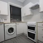 Barton Beachside - Penthouse Twobedroom Apartment, Double & Twins - Central Beach & Promenade Location - Over 21\'S, Family Friendly Only, Id Required, Stairs Access, Free Parking
