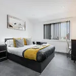 Two Bed Modern Apartment 5Min Walk To Town Centre With Free Parking ! Under New Management
