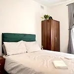 Spacious One Bedroom Apartment Next To Winter Gardens With Free On-Site Parking, Blackpool