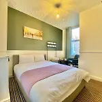 Blackpool Seaside Hotel - Comfortable - Double, King & Super King Beds -