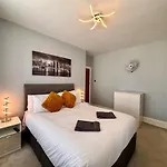 Crescent House, Pleasure Beach