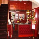 Broadway Hotel
