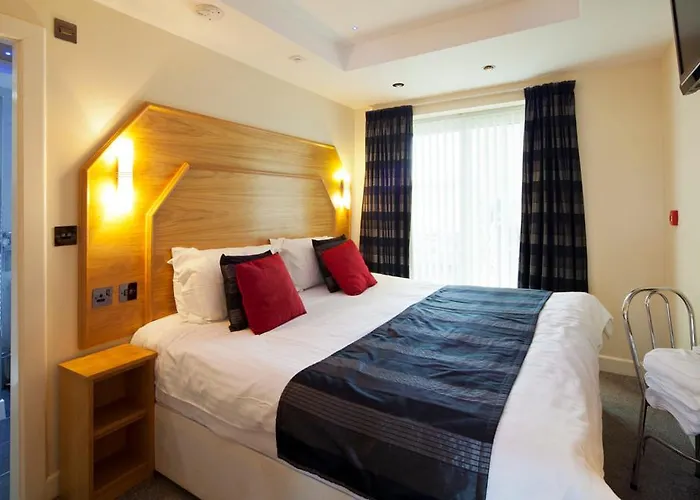 Queens Mansions: Empress Suite