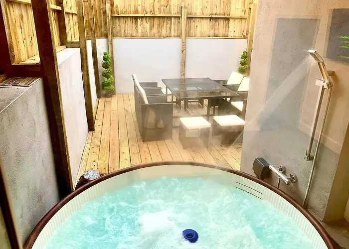 Victory Luxury Hot Tub House