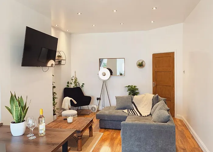 Stunning, Modern & Spacious! With Outdoor Fire Pit