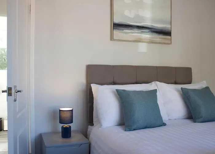 Treetops View - Cheerful & Modern Home In Bispham, Blackpool