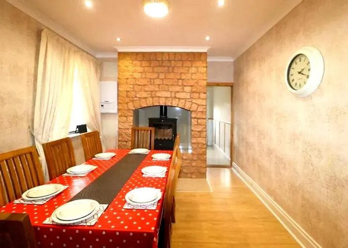Cheerful 4-Bedroom Holiday Home Close To The Sea