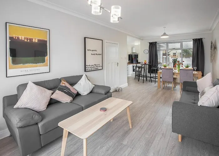 Fantastic! Family Home: Free Parking