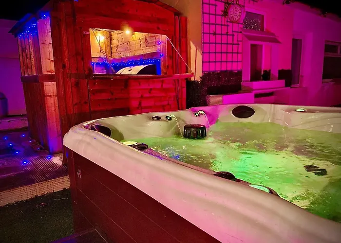 Captivating 4-Bed Hot Tub House In Blackpool