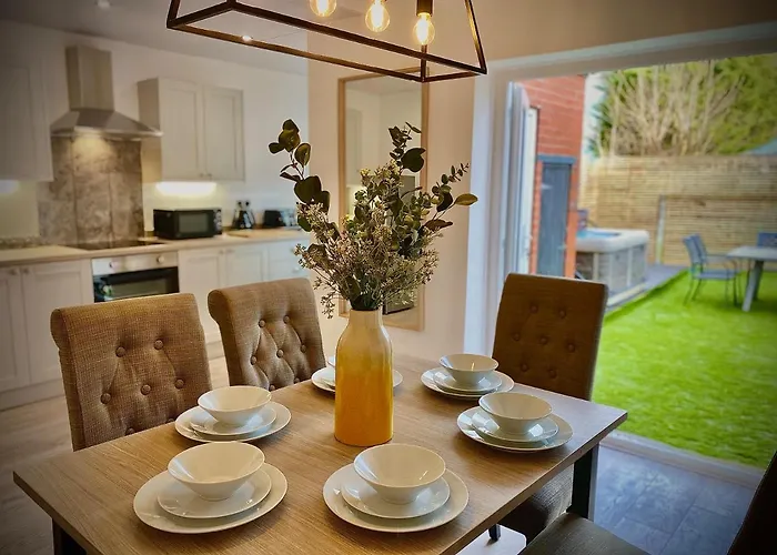 Family Modern 3 Bed Hot Tub House In Blackpool