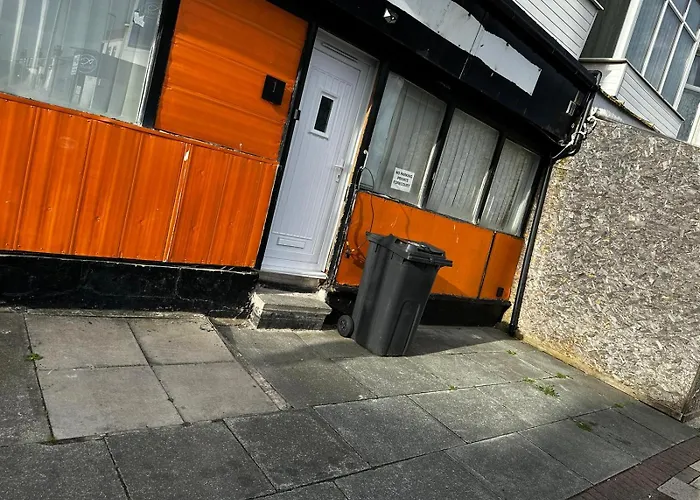 Large 2 Bed Private Apartment Central & Near The Beach With Parking!