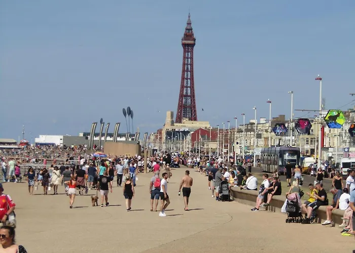 Blackpool Seaside Hotel - Comfortable - Double, King & Super King Beds -
