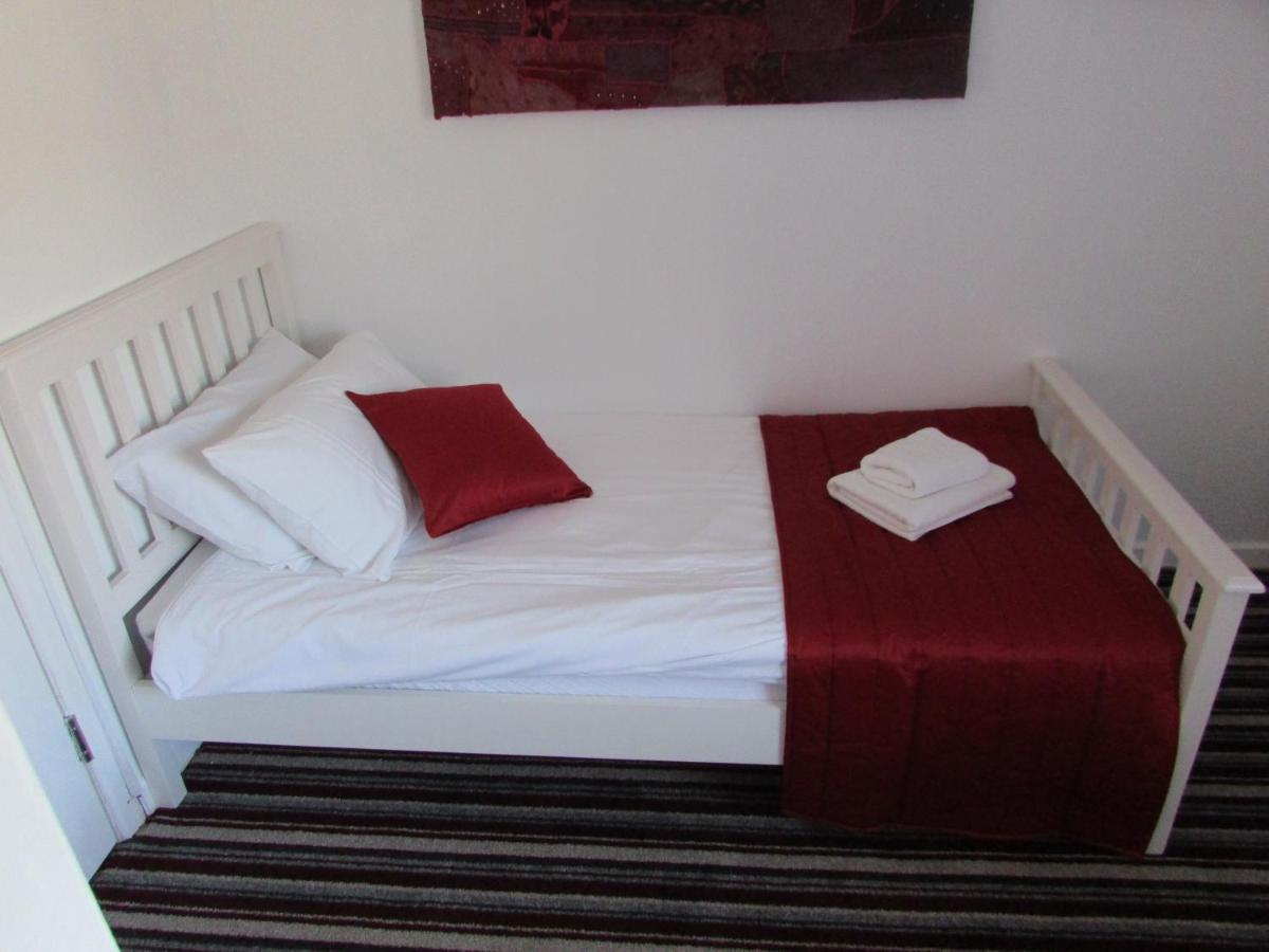 Manor Grove 3*