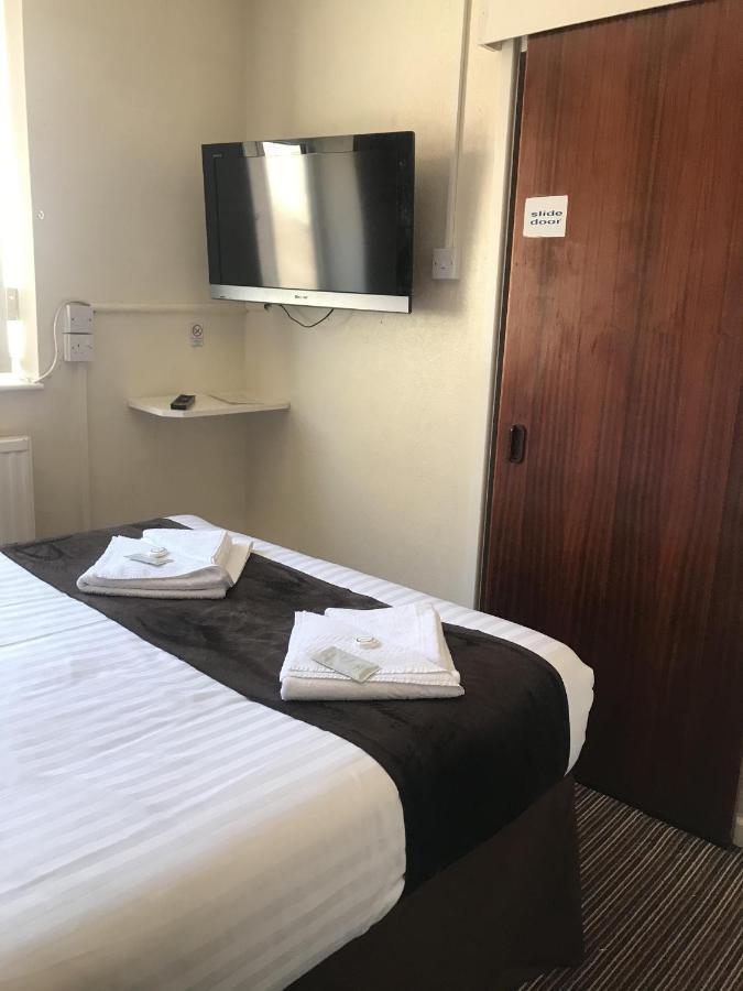Bed & Breakfast The Feathers 3*