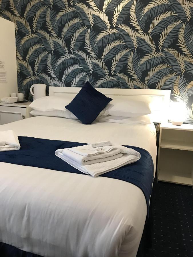 Bed & Breakfast The Feathers Blackpool