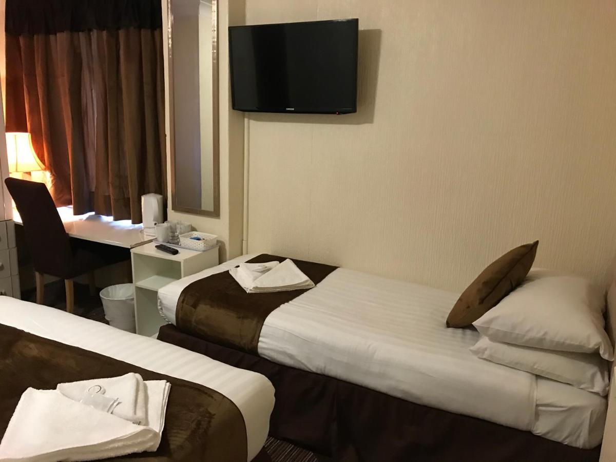 The Feathers Bed & Breakfast Blackpool