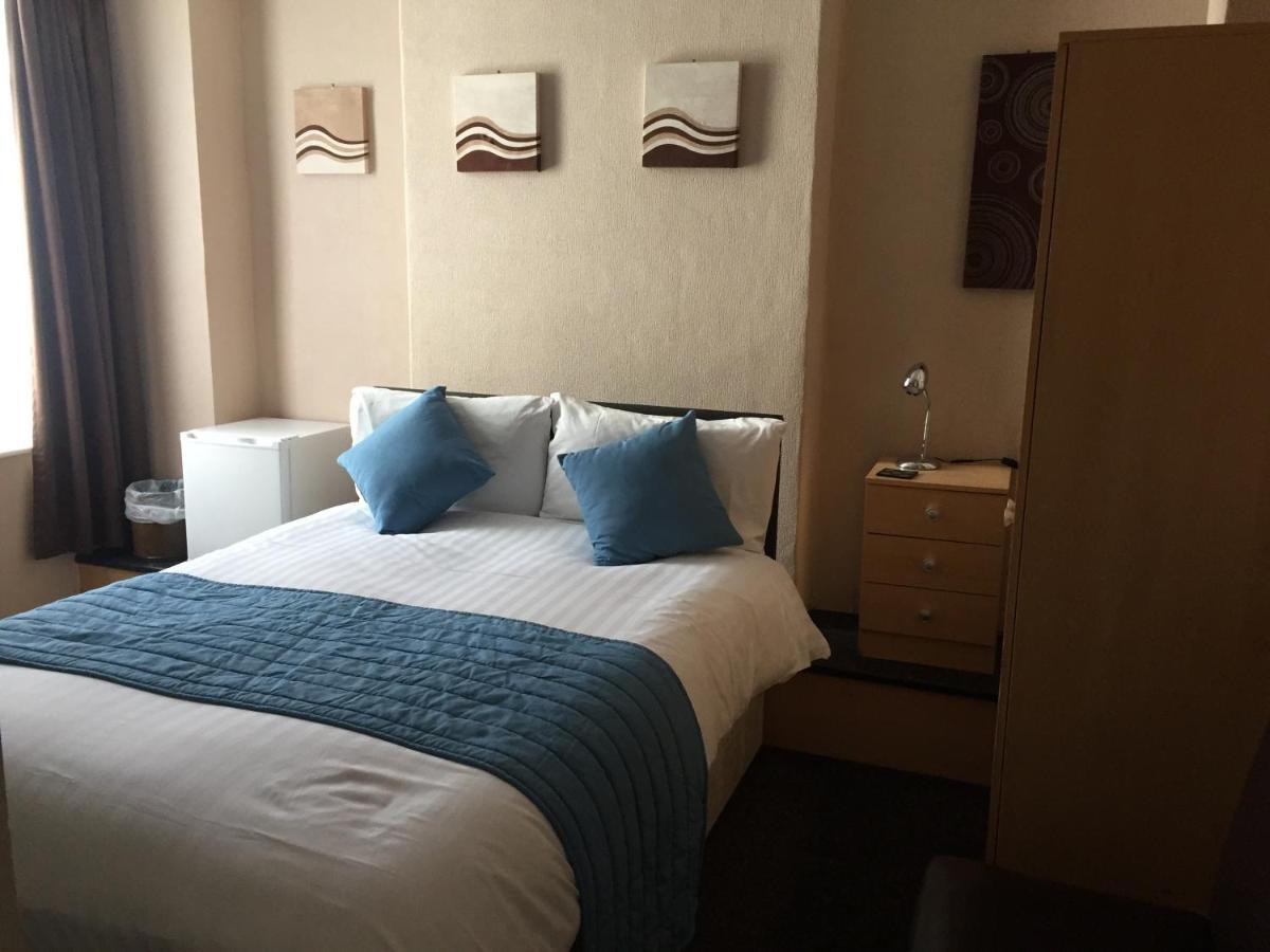 Rosebank 3* Blackpool