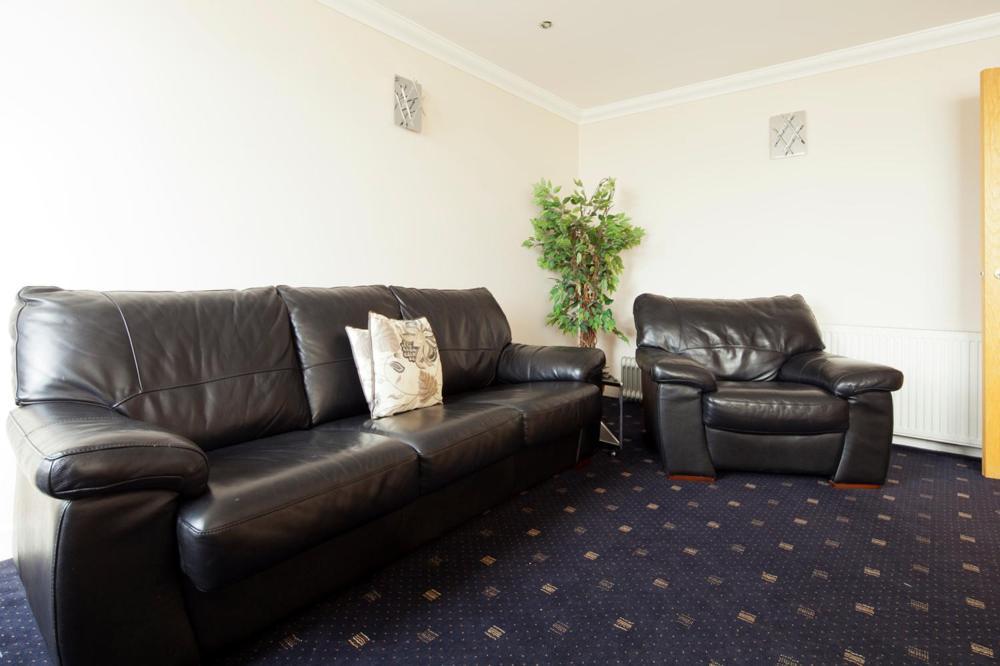 Queens Mansions: Ocean View Apartment *