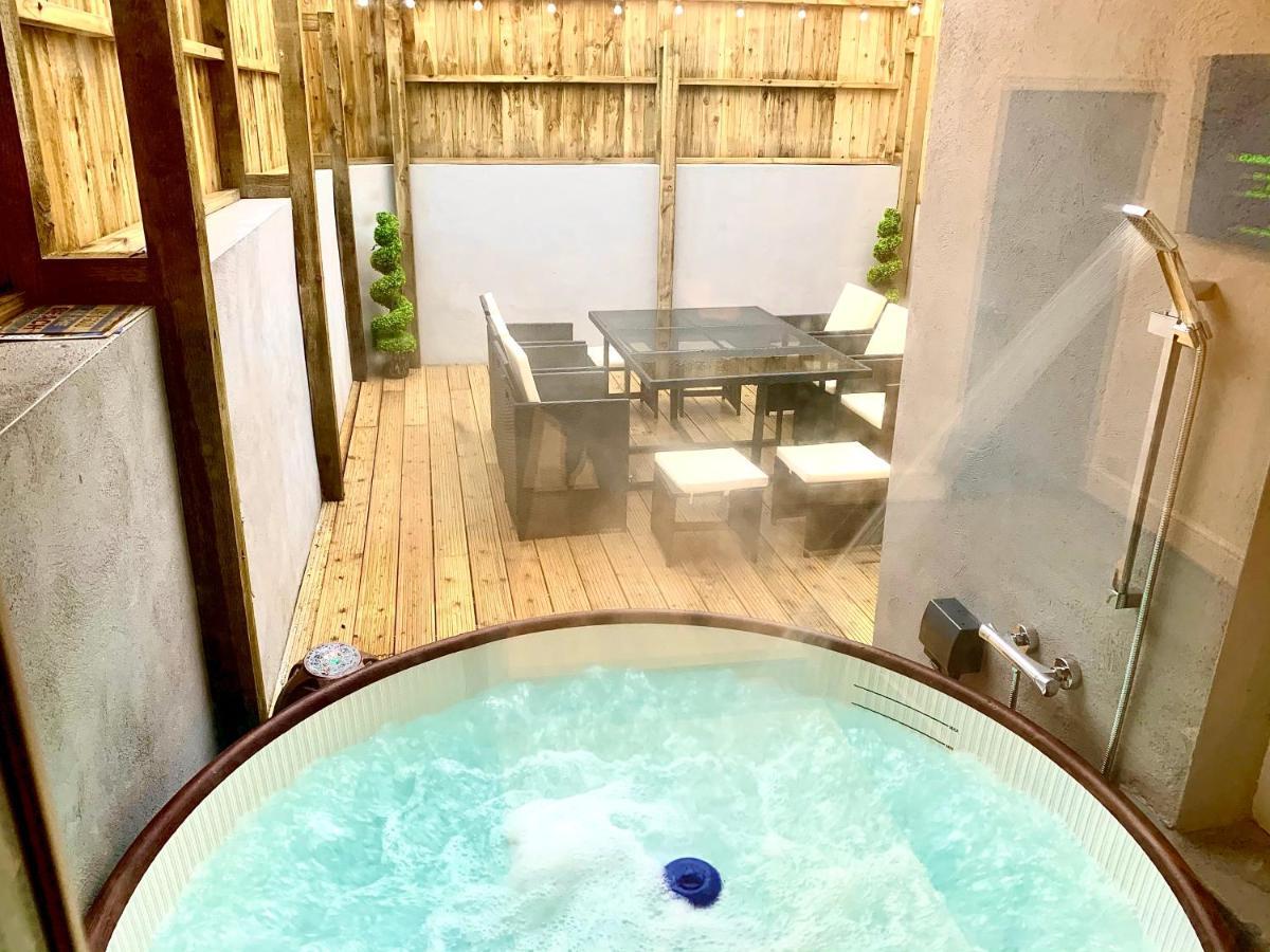 Victory Luxury Hot Tub House Holiday home Blackpool