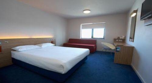 Travelodge South Shore Hotel 3*